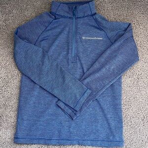 Boys vineyard vines blue/white striped long sleeve top in size Small.